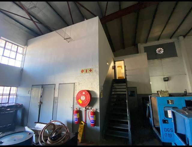 1,111M² WAREHOUSE TO LET IN PAARDEN EILAND